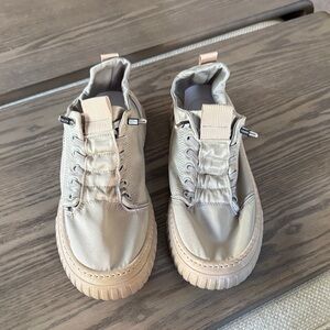 Men's Casual Beige Sneakers NWOT
